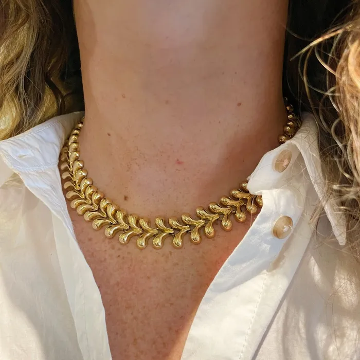Croghans Necklaces Estate 18K Yellow Gold Scalloped Collar Necklace